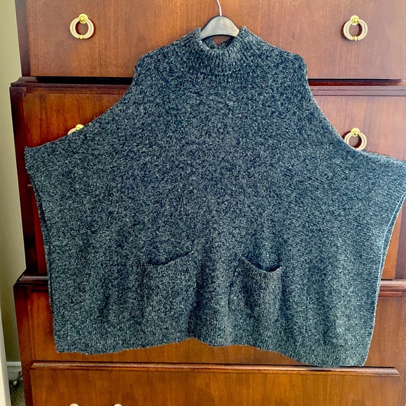 Micheal Kors wool blend poncho - Picture 3 of 7